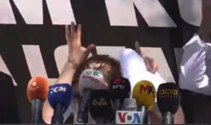 DBP’li Aydeniz’in başına basın açıklaması sırasında platform düştü