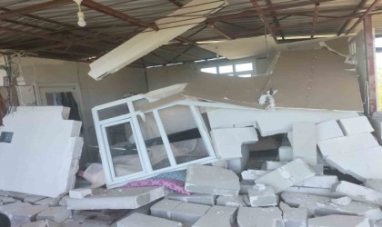 Depremde gazinin evi yıkıldı