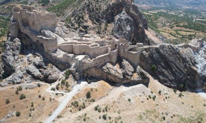 Depremde hasar gören Yeni Kalede restorasyon başladı