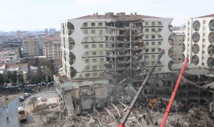 Depremde yıkılan Galeria Sitesi soruşturmasına tutuklanan 7 kişiye tahliye kararı