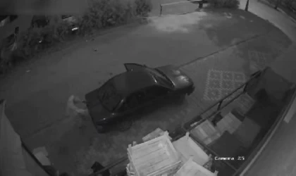 Deterjan hırsızları, otomobillerini iterek çalıştırıp kaçtılar