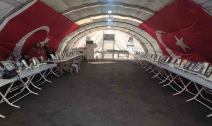 Diyarbakır anneleri sıcak havalara rağmen evlatlarının yolunu gözlüyor