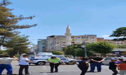 Diyarbakırda depremde hasar gören minare kontrollü yıkıldı