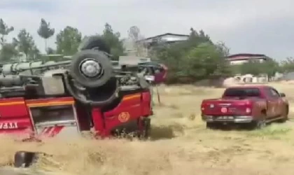Diyarbakır’da yangına giden itfaiye aracı devrildi: 3 yaralı