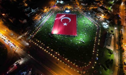 Dünyanın en büyük Türk bayrağı Kayseride açıldı