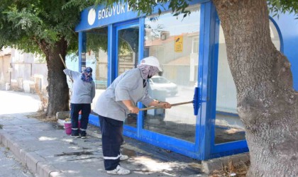 Duraklarda temizlik çalışmaları devam ediyor