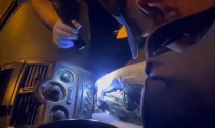 Durdurulan aracın teyp kısmından uyuşturucu çıktı: 1 gözaltı