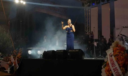 Ebru Yaşar, Safranboluda sahne aldı
