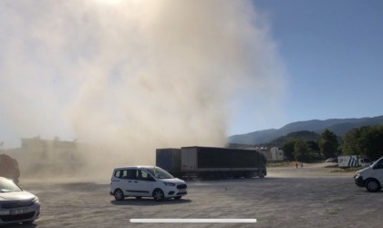 Edremitte kısa süreli oluşan hortum amatör kameralara yansıdı