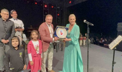 Emetliler Muazzez Arsoy ile coştu