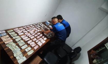 Engelli kartı ile dileniyordu, üzerinden bin 556 TL çıktı