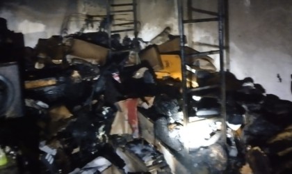 Gönende ayakkabı dükkanında yangın çıktı