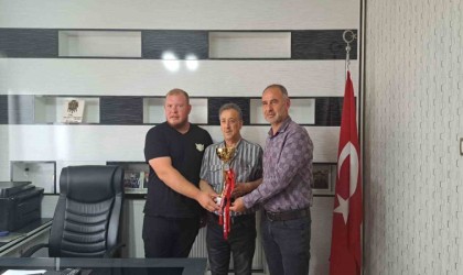 Gülümbespor şampiyonluk kupasını aldı