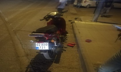Hafif ticari araç ile motosiklet çarpıştı: 1 yaralı