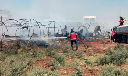 Hatay’da çadırkentte yangın; 50 çadır yandı
