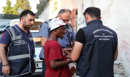 İzmirde düzensiz göçmen operasyonu