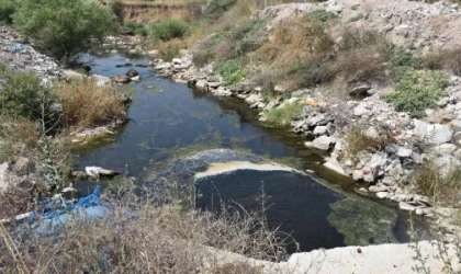 İzmir’in içme suyunu karşılayan baraj yakınına dökülen çöp ve moloza tepki