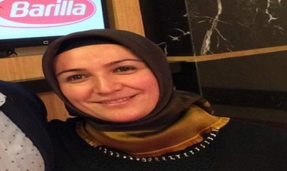 Kadın işçinin üzerine forklift devrildi