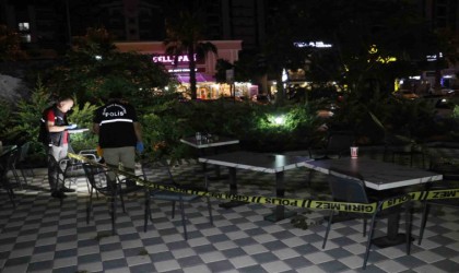 Kafede birlikte oturduğu şahsın silahlı saldırısına uğrayan genç ağır yaralandı