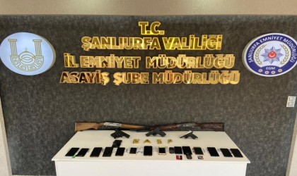 Kandırdıkları kişilerden şantajla para aldıkları öne sürülen 11 zanlı tutuklandı