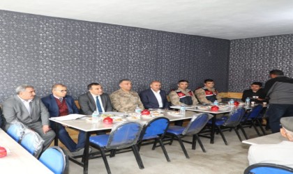 Kars Valisi Öksüz, köylülerle bir araya geldi