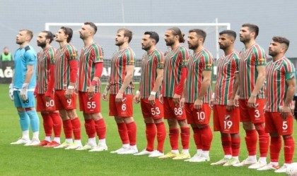 Karşıyakada yaprak dökümü devam ediyor