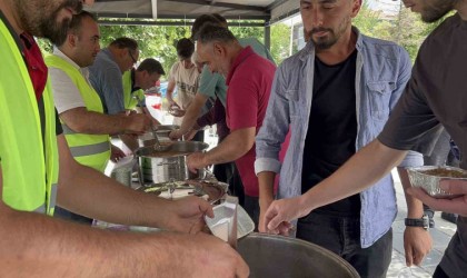 Kastamonuda cami cemaatine aşure dağıtıldı