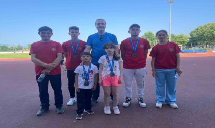 Kastamonulu işitme engelli sporcular şampiyonadan derecelerle döndü