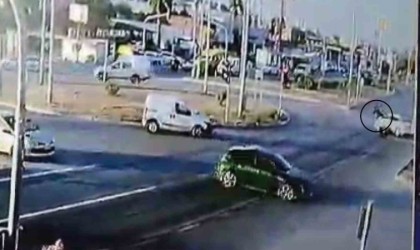 Kazada metrelerce havaya uçan motosiklet sürücüsü yaralandı