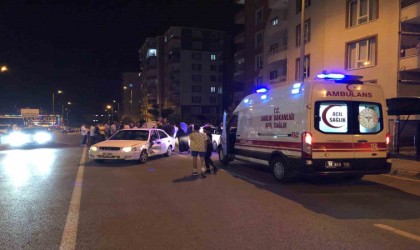 Kazada savrulan otomobil park halindeki 2 otomobile çarptı: 2 yaralı