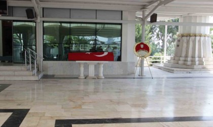 Kimsesiz Kıbrıs gazisini son yolculuğuna askerler uğurladı