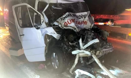 Kırkpınar güreşçilerini taşıyan minibüs TIR’a çarptı: 9 yaralı (3)