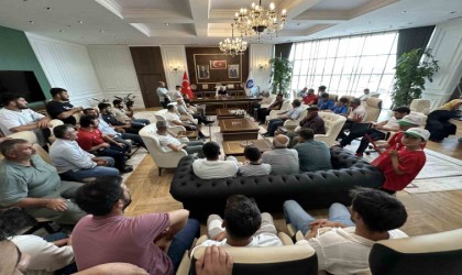 Kırkpınar pehlivanları makamında kabul eden Başkan Aşgın, altın kemeri istedi