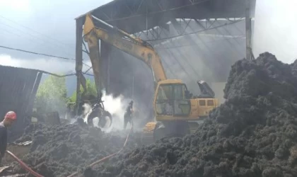 Kocaeli’de geri dönüşüm fabrikasındaki yangın; soğutma çalışması sürüyor