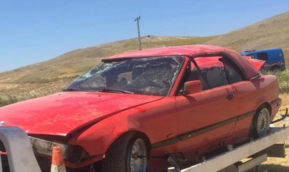 Kontrolden çıkan otomobil tarlaya devrildi: 2 yaralı