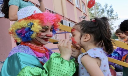 Körfezde çocuklar şenlikte eğleniyor