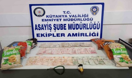 Kütahyada marketten hırsızlık yapan şüpheli yakalandı