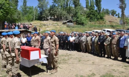 Kuzey Irak’ta kalp krizi geçirerek şehit olan güvenlik korucusu toprağa verildi