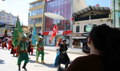 Mehter takımı İzmitlileri marşlarla selamladı