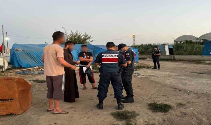 Mersinde ülkeye kaçak giriş yapan 12 göçmen yakalandı