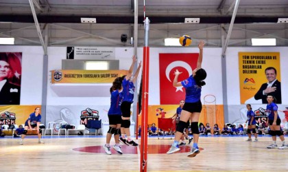 Mersinde voleybol kursu yaz döneminde de devam ediyor