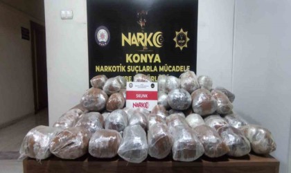 Minibüsteki zuladan paket paket uyuşturucu çıktı