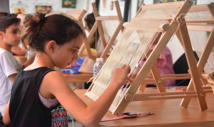 Minik eller ilk dokumalarını yaptı