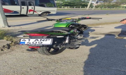 Motosiklet ile otomobil çarpıştı