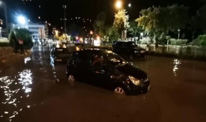 Ordu’da sağanak; ilçe merkezindeki köprüler geçişlere kapatıldı (3)