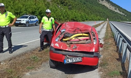 Otomobil bariyere çarptı: 1 yaralı