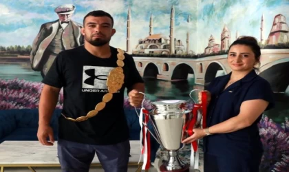 (Özel) Başpehlivan Zeybek’in eşi: Kemeri alırsan boynuna atlarım diye ahdetmiştim