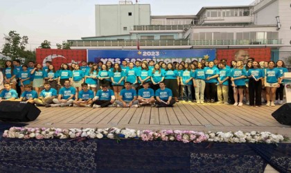 Radikal Eğitim Kurumlarında YKSde derece yapan öğrencilere ödül