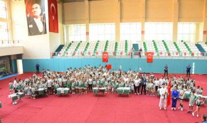 Salihlide yaz spor kursu 2 bin öğrenci ile başladı