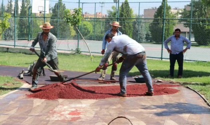 Şanlıurfada parklardaki yürüyüş yolları yenilendi